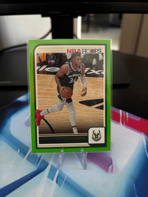 Giannis Antetokounmpo 2023-24 Panini NBA Hoops Neon Green κάρτα σαν καινούργιο #147