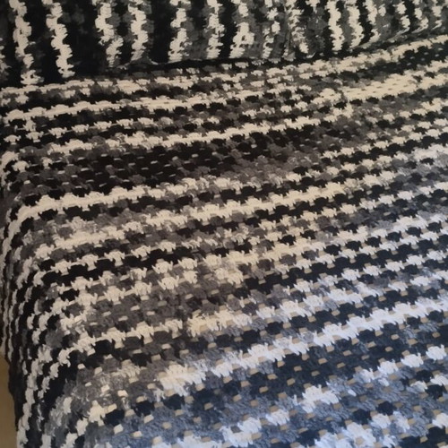 Handmade knitted wool blanket with two pillowcases, like new