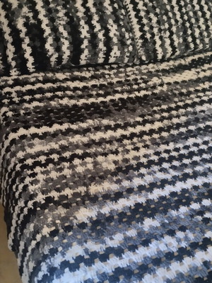 Handmade knitted wool blanket with two pillowcases, like new