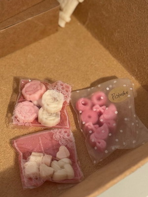 Wax melts in three scents, plant-based wax