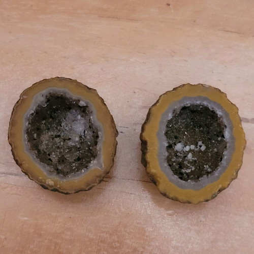 Agate semi-precious stone new, pair of cut stones with two colors