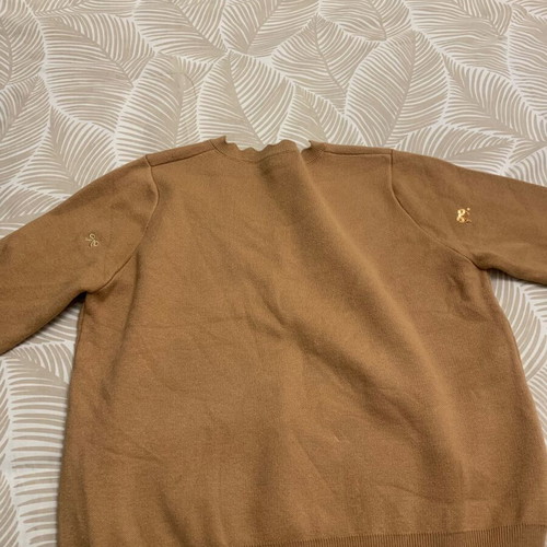 Pullover with neckline new in camel color