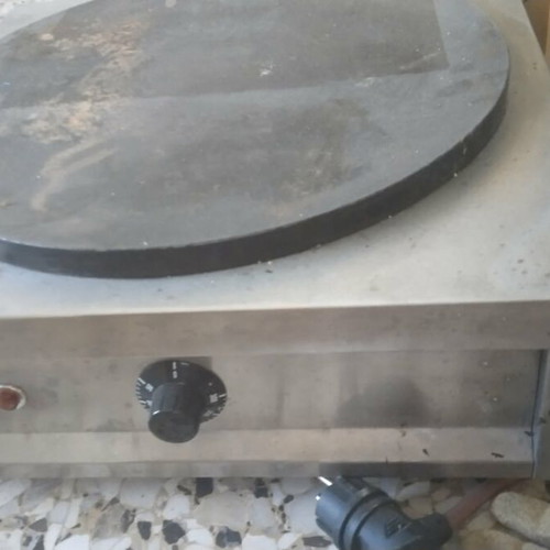 Professional electric crepe maker with large round plate