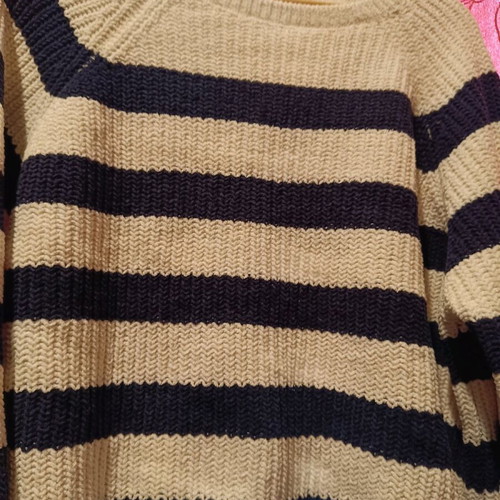 Pullover like new, size large with soft texture