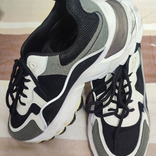 Women's athletic shoes size 38 used, black and white