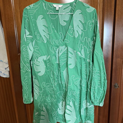 Mini dress Marks & Spencer like new, comfortable fit, white and green