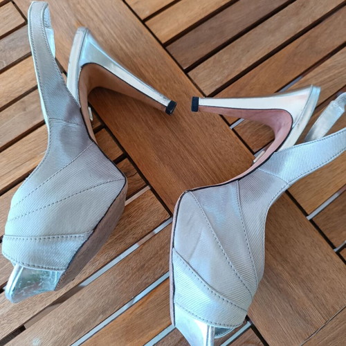 Lola Cruz women's silver sandals size 38 used, Vero Cuoio sole