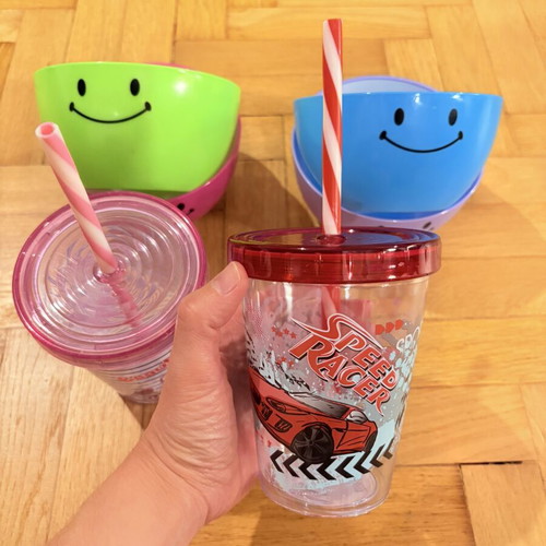 Set of 2 plastic cups and 4 serving bowls for kids like new