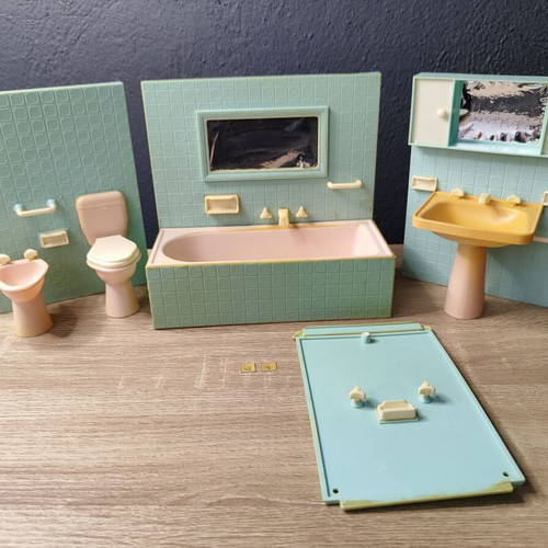 Vintage Happy Sisters bathroom furniture toy set used