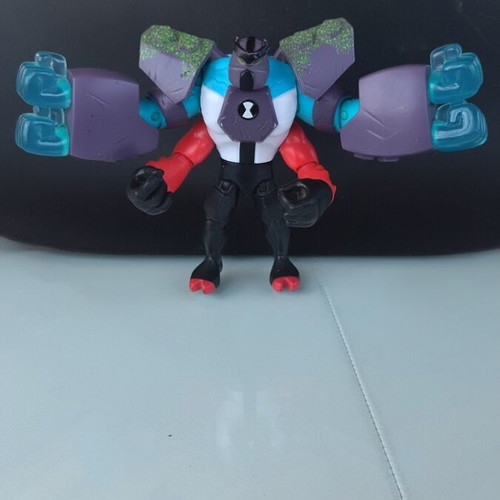 Omni-Enhanced Four Arms Ben Ten figure like new