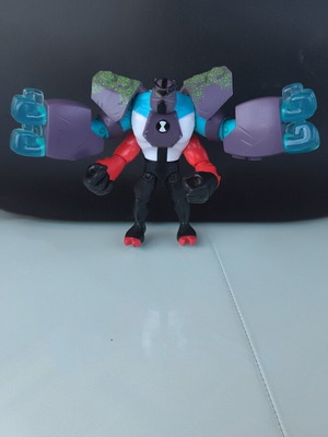 Omni-Enhanced Four Arms Ben Ten figure like new