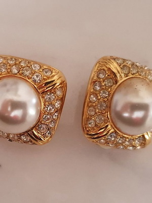 Clip-on earrings used, vintage, gold color with pearl