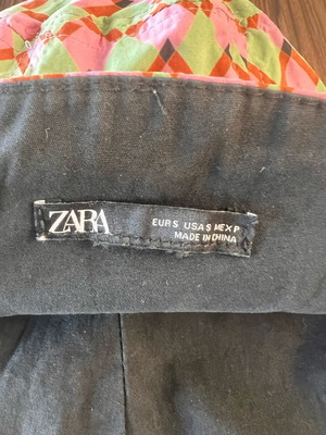 Zara women's hat small with geometric patterns, like new, cotton
