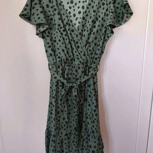 Shein mini dress with ruffles and belt like new, black and green