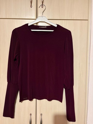 Blouse with bishop sleeves burgundy red like new
