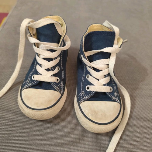 Baby All Star Converse shoes like new, size 23, blue