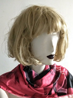 Women’s bob wig with bangs like new, golden blonde