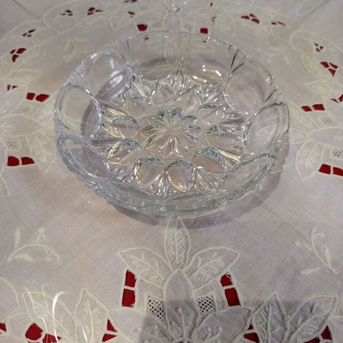 Vintage crystal dessert dish like new with embossed star design