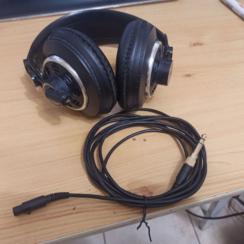 AKG K240 MKII Over Ear Headphones like new wired