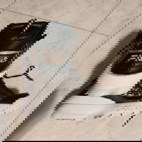 Fila γυναικεία δερμάτινα παπούτσια μεταχειρισμένα Νο 38 μαύρα με μπρονζέ σχέδιο