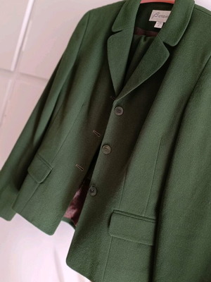 Barami women's skirt suit 100% wool like new, green