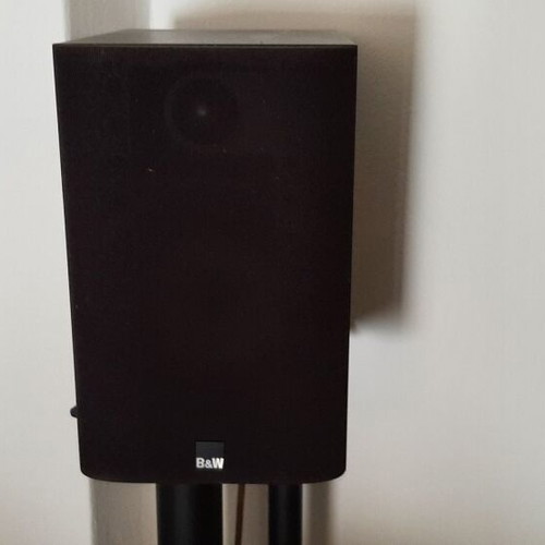 B&W 686 and Prologue Kef IQ6C speakers like new