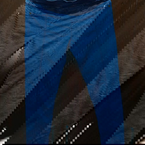 Υφασμάτινο παντελόνι Stradivarius με εφέ τζιν μεταχειρισμένο χωρίς κουμπιά