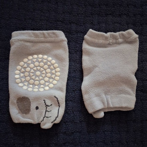 Baby knee pads like new with animal designs