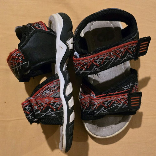 Boys' sandals used size 23 black and red