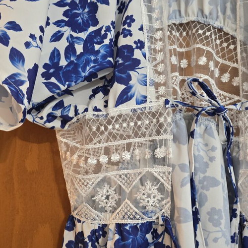 Kimono dress white-blue floral with lace details and belt, like new