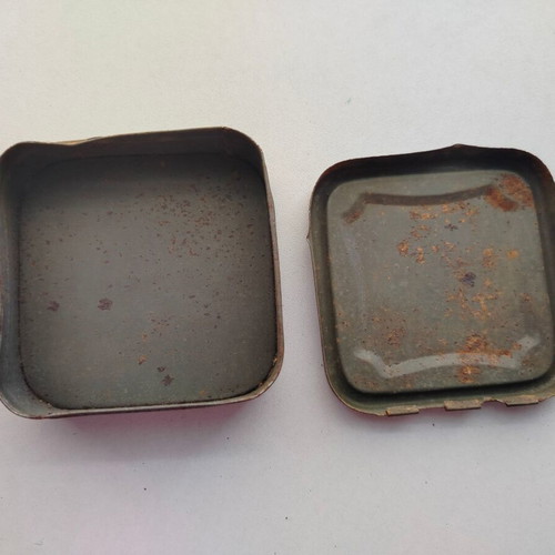 Metal powder box "Poudre Dentifrice" used, circa 1920s-30s