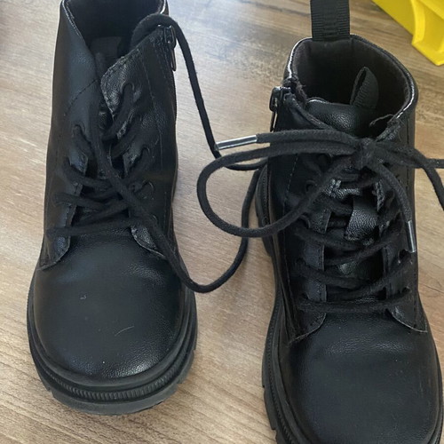 Zara children's boots size 25 used, black
