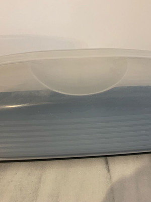 Tupperware bowl for cake, tortes or cupcakes new with scratches