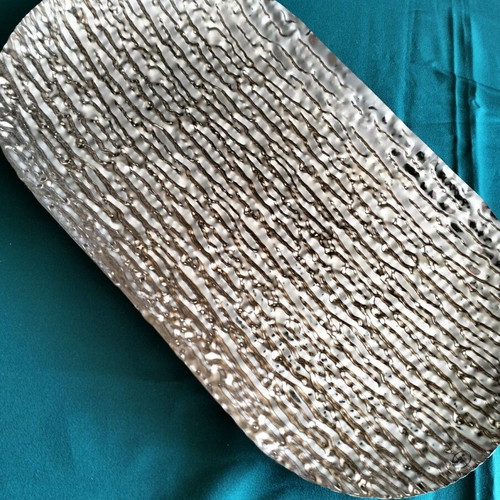 In art metal platter new, dimensions 35x20
