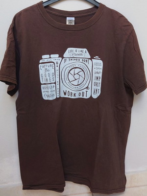 T-shirt with photographic camera print size L used, white and brown