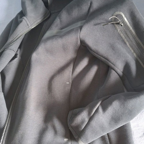 Nike Tech Fleece Jacket with Zipper and Hood Like New