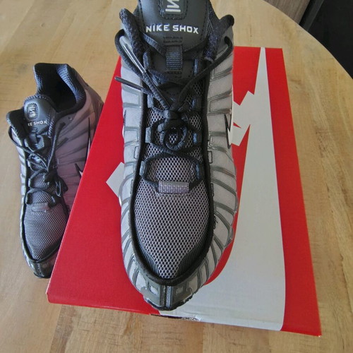 Nike Shox TL SE sneakers size 43, black and grey