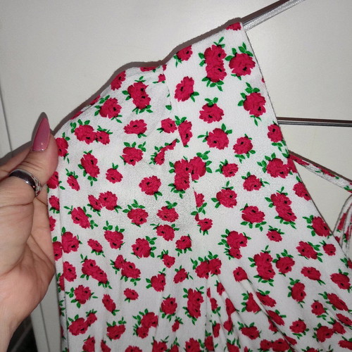 Zara cropped blouse size small like new, white with red flowers