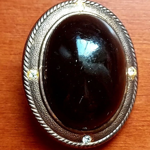 Vintage brooch used with black stone and silver frame