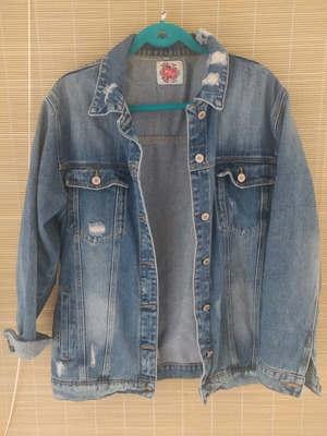 Women’s oversized jean jacket like new with artificial rips