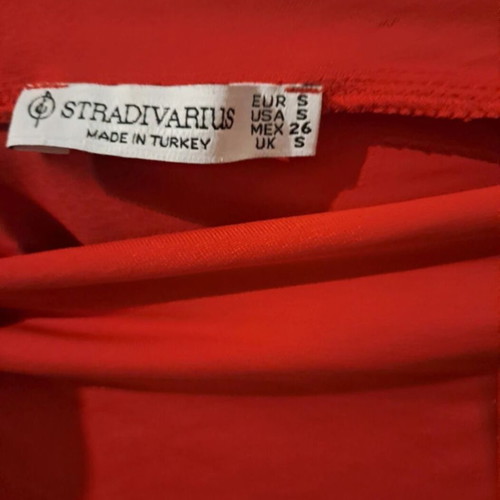 Red top Stradivarius like new, size S