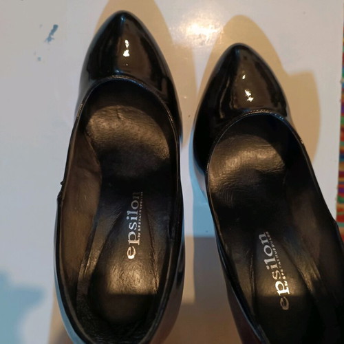 Epsilon black pumps used, size 37