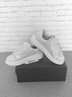 Tosca Blu leather sneakers like new, removable sequins, size 37