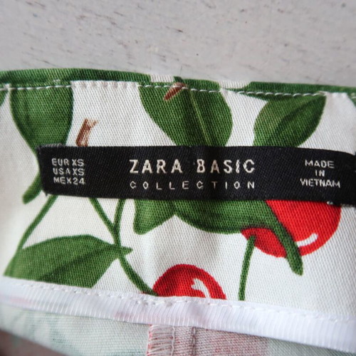 Zara cherry print shorts XS new, white and red