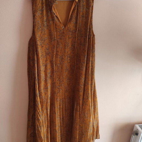 Midi dress pleated mustard with white-gray flowers Mango new