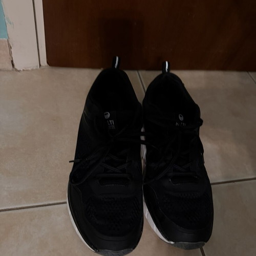 Halti athletic shoes used, size 45, black