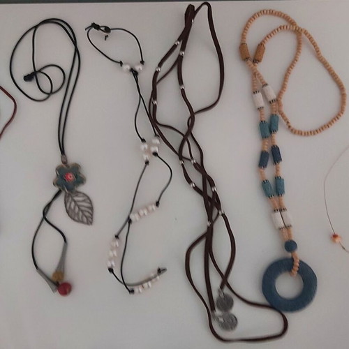 Faux bijoux set of 18 pieces in like-new condition
