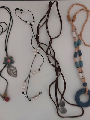 Faux bijoux set of 18 pieces in like-new condition