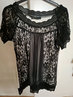 Lace women's blouse with black satin section like new, size L