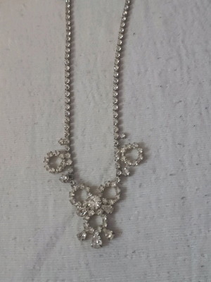 Necklace with rhinestones like new, silver color